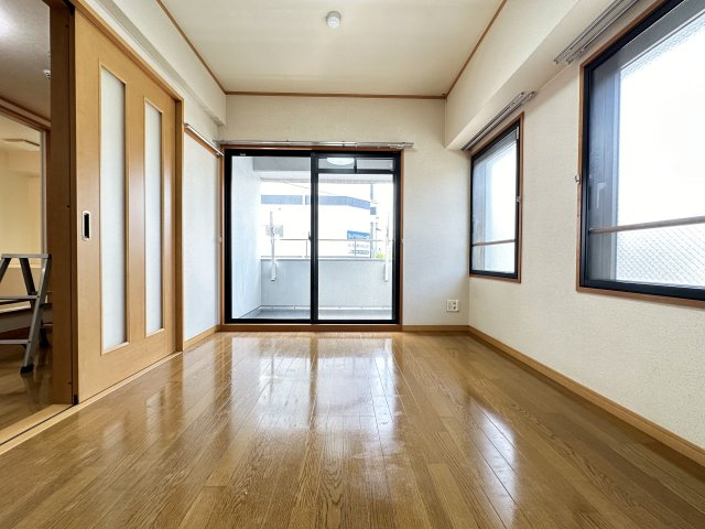 ネオクレメントの洋室