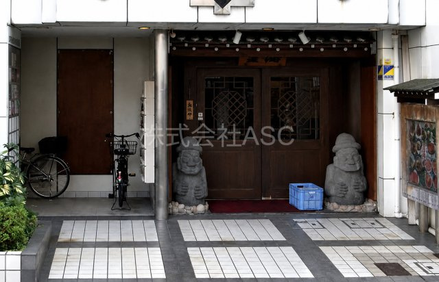 ピークコム東加賀屋のエントランス