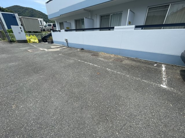 エクセレンス北六甲の駐車場