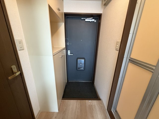 イズミコートの玄関