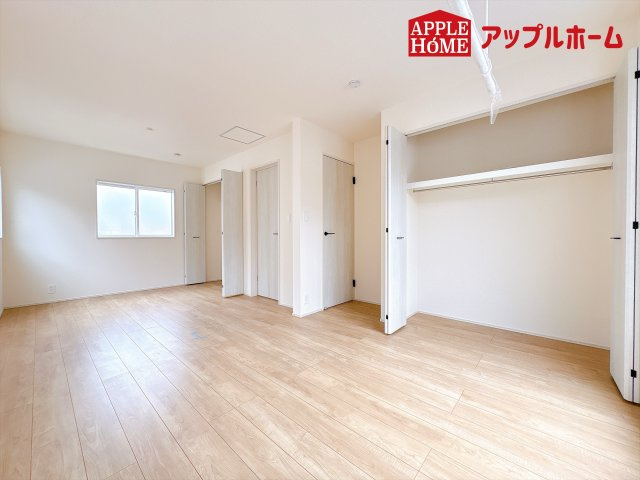 [新築住宅] 鴻巣市吹上本町2丁目 全2棟の洋室|２階居室は全室収納あり！たっぷりある収納活用でお部屋もキレイを保てます♪