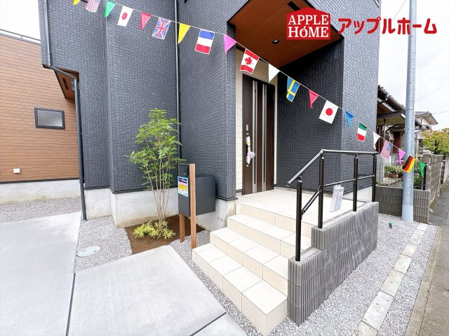 [新築住宅] 鴻巣市吹上本町2丁目 全2棟の外観|資料請求、お電話でのお問合せ、いつでも丁寧に対応させていただきます！不動産業界のプロフェッショナルが集う弊社にぜひ一度ご相談ください！