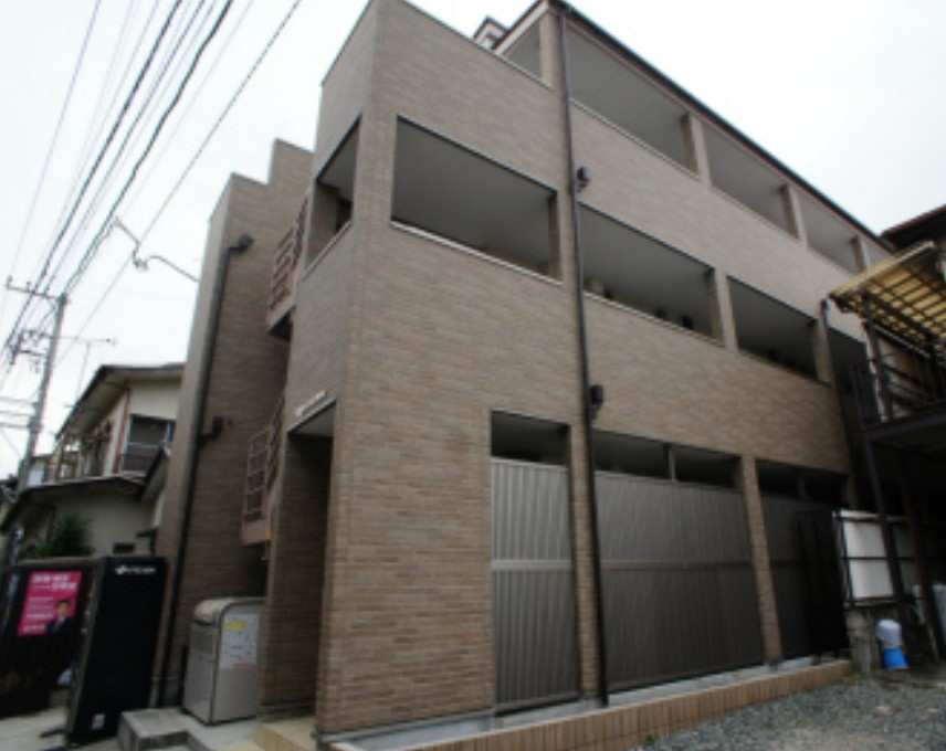 Royal Court 下総中山のエントランス