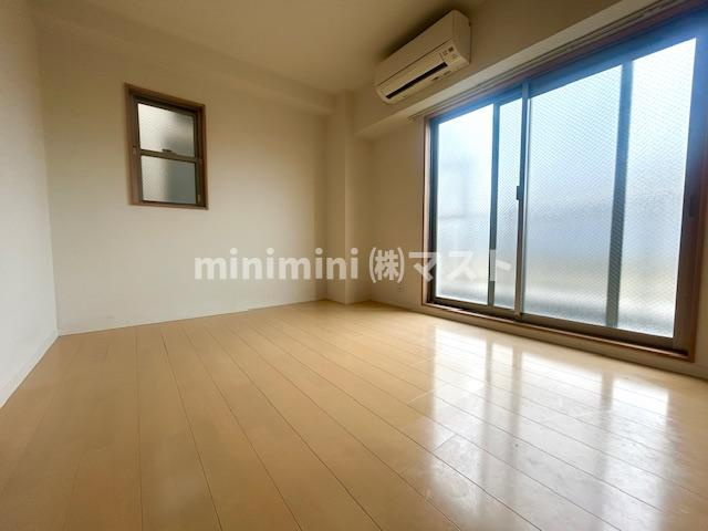 ヴィラナリー西九条Ⅱの居間・リビング