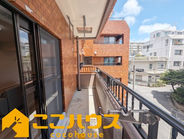 ライオンズマンション泊のバルコニー|光を取り込みやすく、日常使いしやすいバルコニー