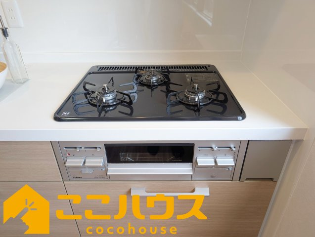 ライオンズマンション泊のキッチン|三口コンロ