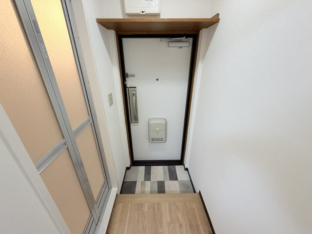 千代第一ビルの玄関