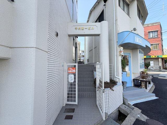 千代第一ビルのエントランス