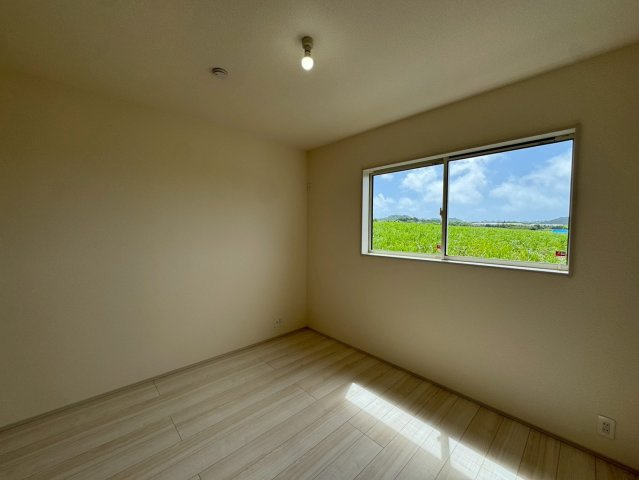 リーブルガーデン南城市大里稲嶺・３号棟の洋室|２階洋室６帖