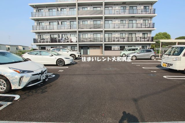 Royal　Hills（ロイヤルヒルズ）の駐車場