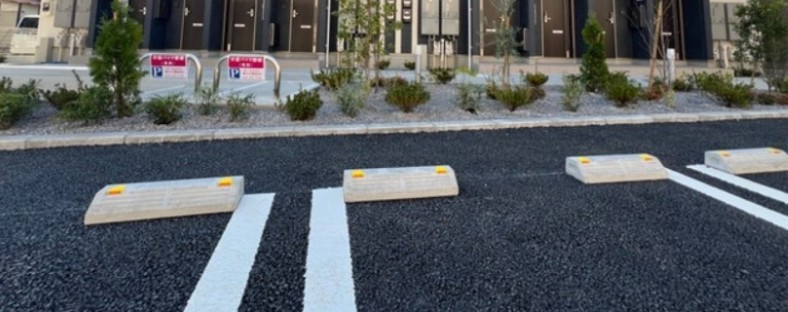 コンプレットの駐車場