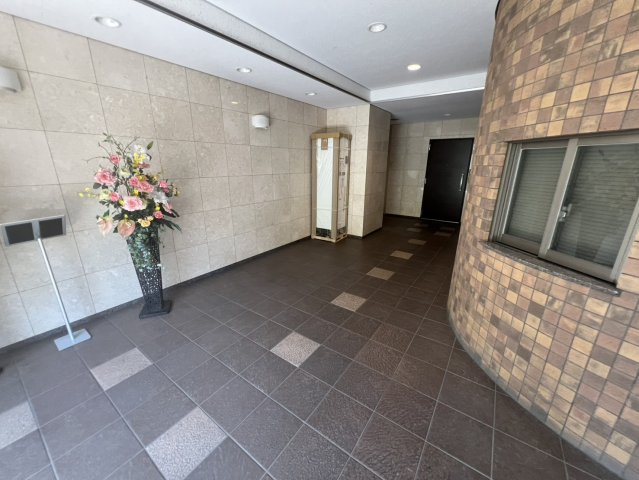 AXIS桜通内山のロビー