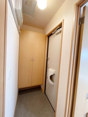 生駒市東松ケ丘のアパートの玄関