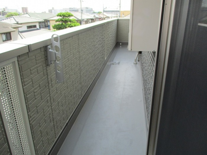 熊本市東区月出８丁目のアパートのバルコニー