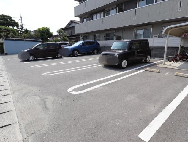 熊本市東区月出８丁目のアパートの駐車場