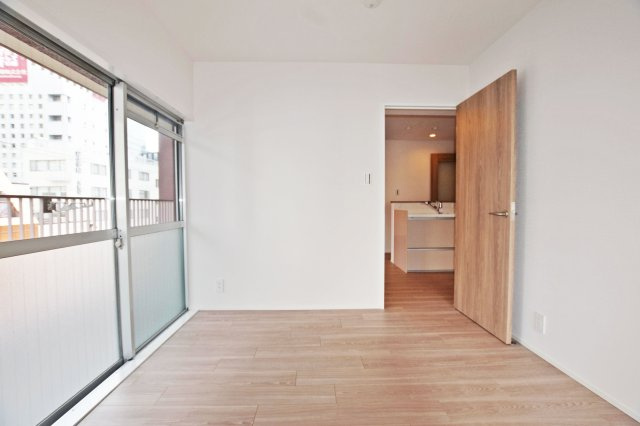 朝日プラザ梅田東パートⅠの子供部屋|子ども部屋に適した広さがあり、学習机やベッドもゆったりとレイアウトできます。