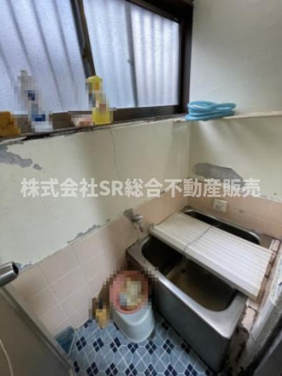 若江東町1丁目中古テラスハウスの浴室|お風呂には窓もあり、換気がバッチリとできます☆