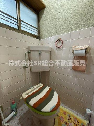 若江東町1丁目中古テラスハウスのトイレ|温水洗浄便座付きトイレに新調されてはいかがでしょうか