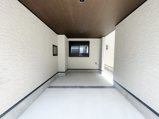 練馬区富士見台1丁目 全3棟 B号棟の駐車場|大切なお車を雨風から守るビルトインガレージ(B号棟)