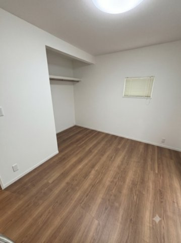 【洋室】 | 南区城南町舞原 | ※画像は居住中の室内写真から家具・家電等を消去加工したものです。