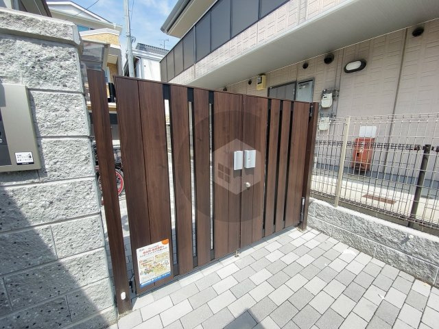 グランドソレイユ森河内のエントランス