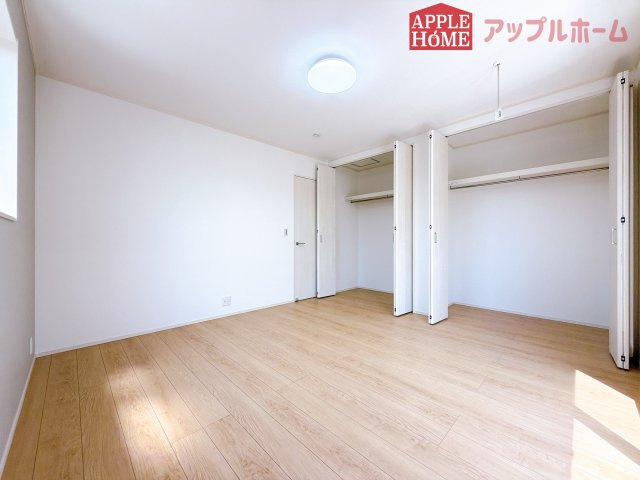 【新築住宅】深谷市緑ケ丘 全1区画の洋室|２階居室は全室収納あり！たっぷりある収納活用でお部屋もキレイを保てます♪