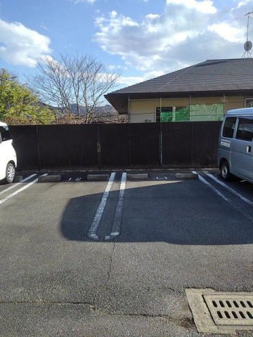 プランタンＢの駐車場|車をお持ちの方に嬉しい駐車場付きの物件です