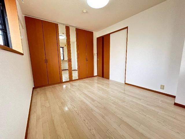 サン・ソレイユ西条　壱番館の内装|洋室