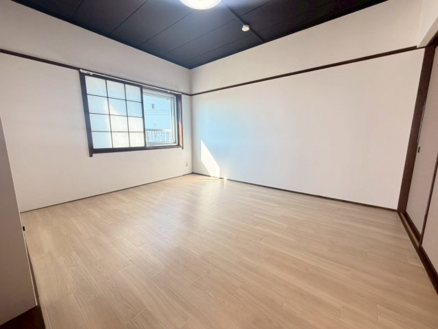 柏崎市西本町３丁目の賃貸マンションの居間・リビング