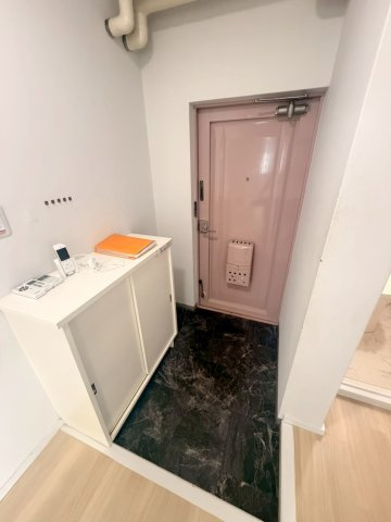 柏崎市西本町３丁目の賃貸マンションの玄関