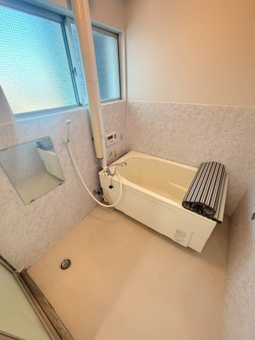 柏崎市西本町３丁目の賃貸マンションの浴室