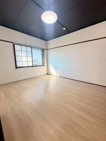 柏崎市西本町３丁目の賃貸マンションの居間・リビング