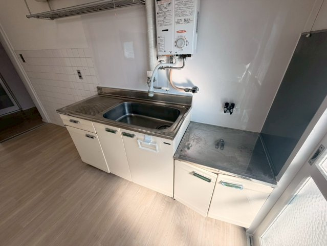 柏崎市西本町３丁目の賃貸マンションのキッチン