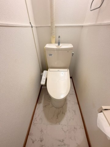 柏崎市西本町３丁目の賃貸マンションのトイレ