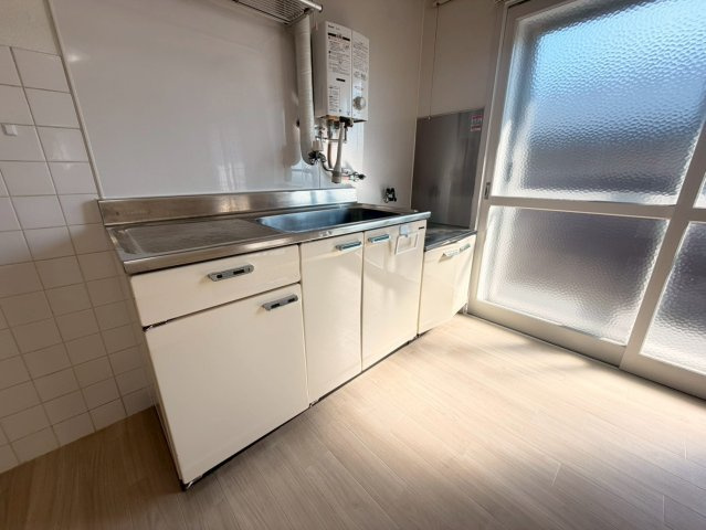 柏崎市西本町３丁目の賃貸マンションのキッチン