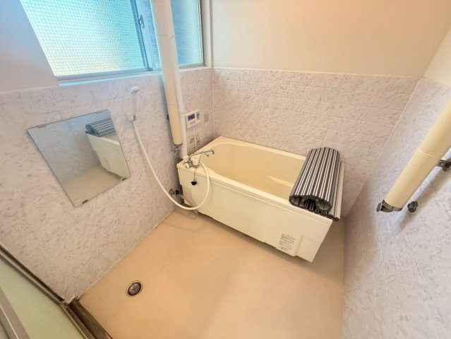 柏崎市西本町３丁目の賃貸マンションの浴室