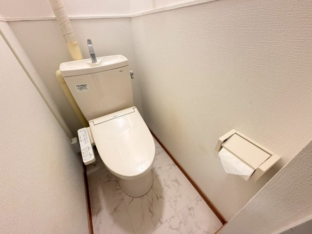 柏崎市西本町３丁目の賃貸マンションのトイレ