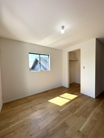 家族の時間が、自然と増えていく家の洋室