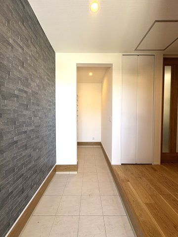 家族の時間が、自然と増えていく家の玄関