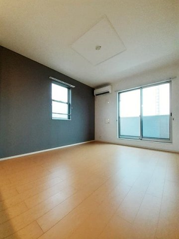 熊本市東区戸島１丁目のアパートの居間・リビング