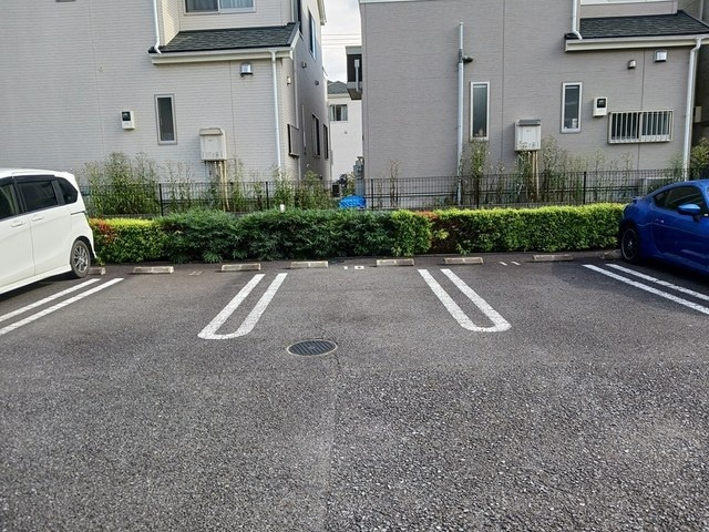 カーサ　アルバAの駐車場