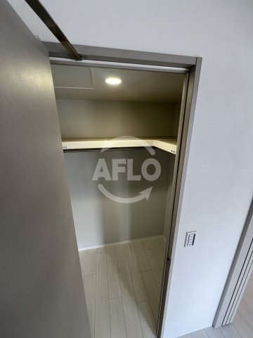 グランドファースト大阪福島の収納|グランドファースト大阪福島　ウォークインクローゼット