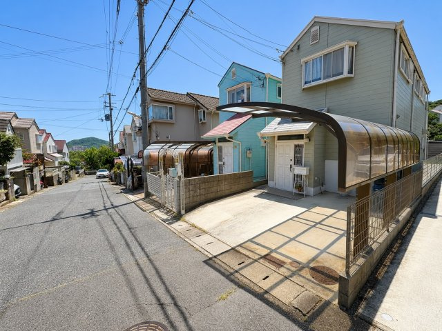 神戸市須磨区東白川台2丁目　戸建の前面道路含む現地写真