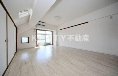 【居間・リビング】 | リエス大井仙台坂 | こちらの居間で趣味の時間をお楽しみください