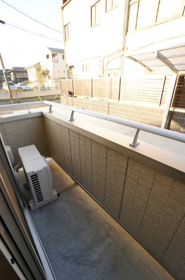 千葉市稲毛区稲丘町のアパートのバルコニー