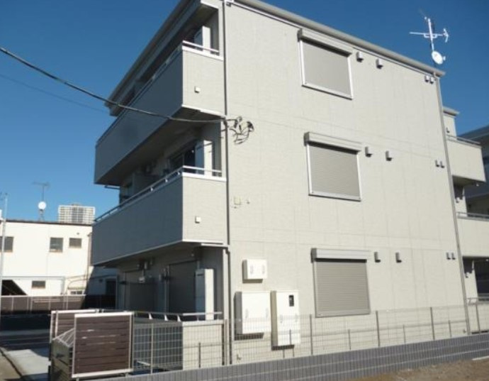 千葉市稲毛区稲丘町のアパートのエントランス