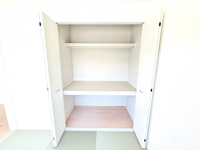 東海村亀下　第1　新築戸建て　2号棟の収納
