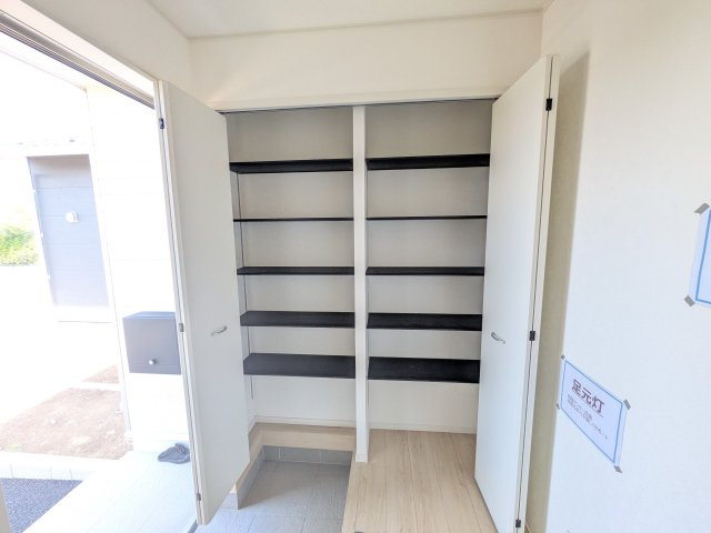 東海村亀下　第1　新築戸建て　2号棟の玄関