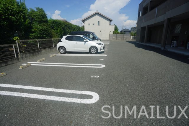 プランドール　ステージの駐車場