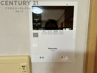 訪問者が来たときにテレビ画面で確認できるため、安心してドアを開けられます。録画機能があるものもあり、留守中に来訪者を記録しておくことができます。利便性が高く、セキュリティ面でも安心です。